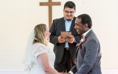 What is a Wedding Officiant? (& What Does an Officiant Cost?)